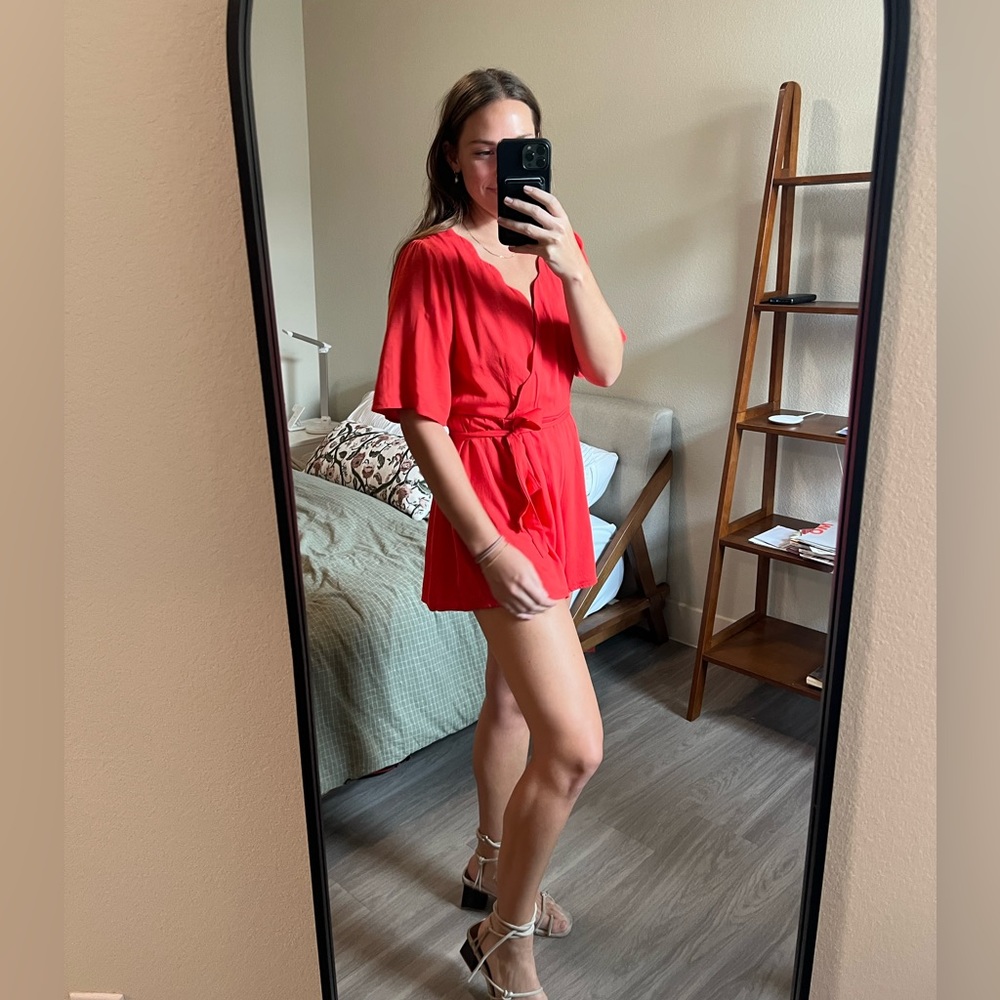 Francesca’s Coral scallop neck short romper